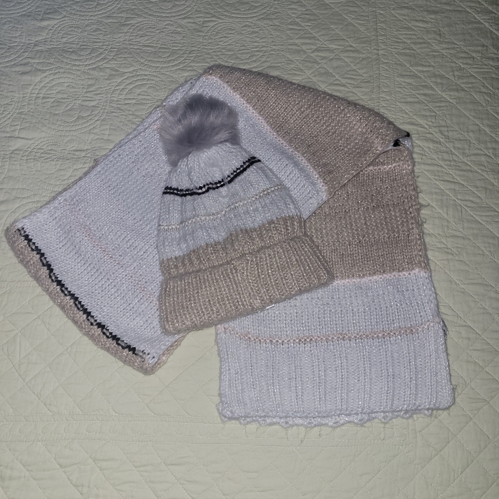 NWT GAP Hat and Scarf Matching Set